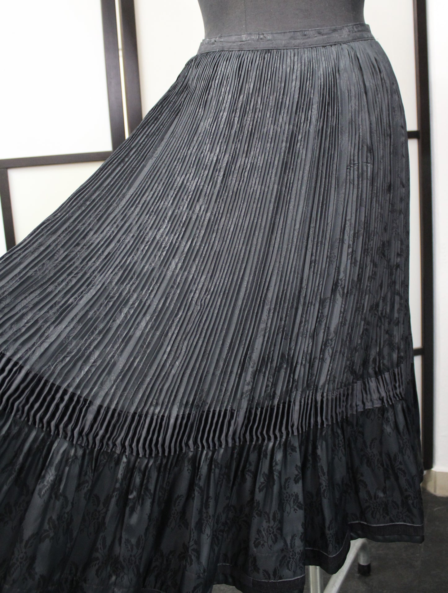 Gothic style skirt- Vintage