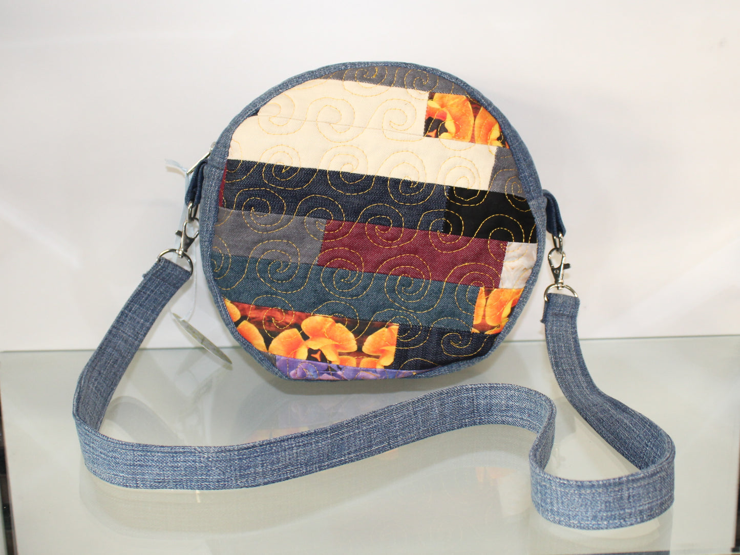 Round shoulder bag