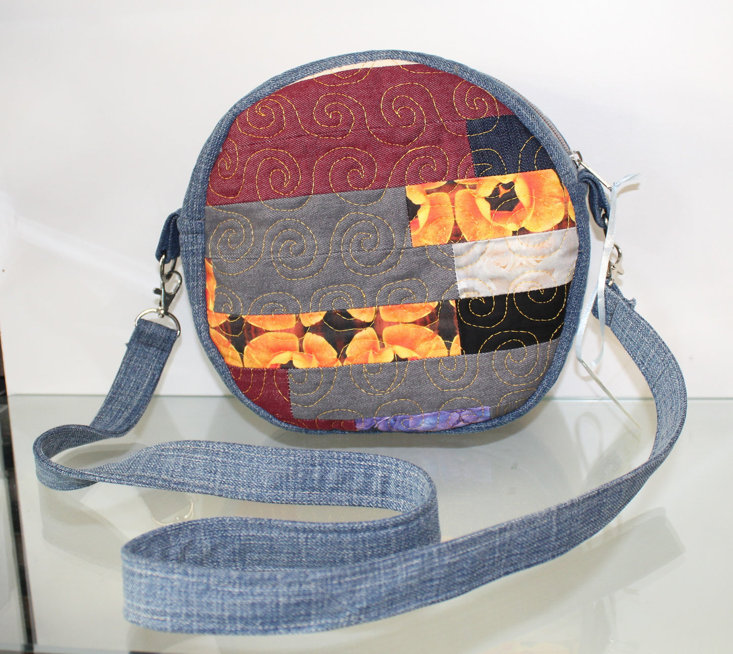 Round shoulder bag