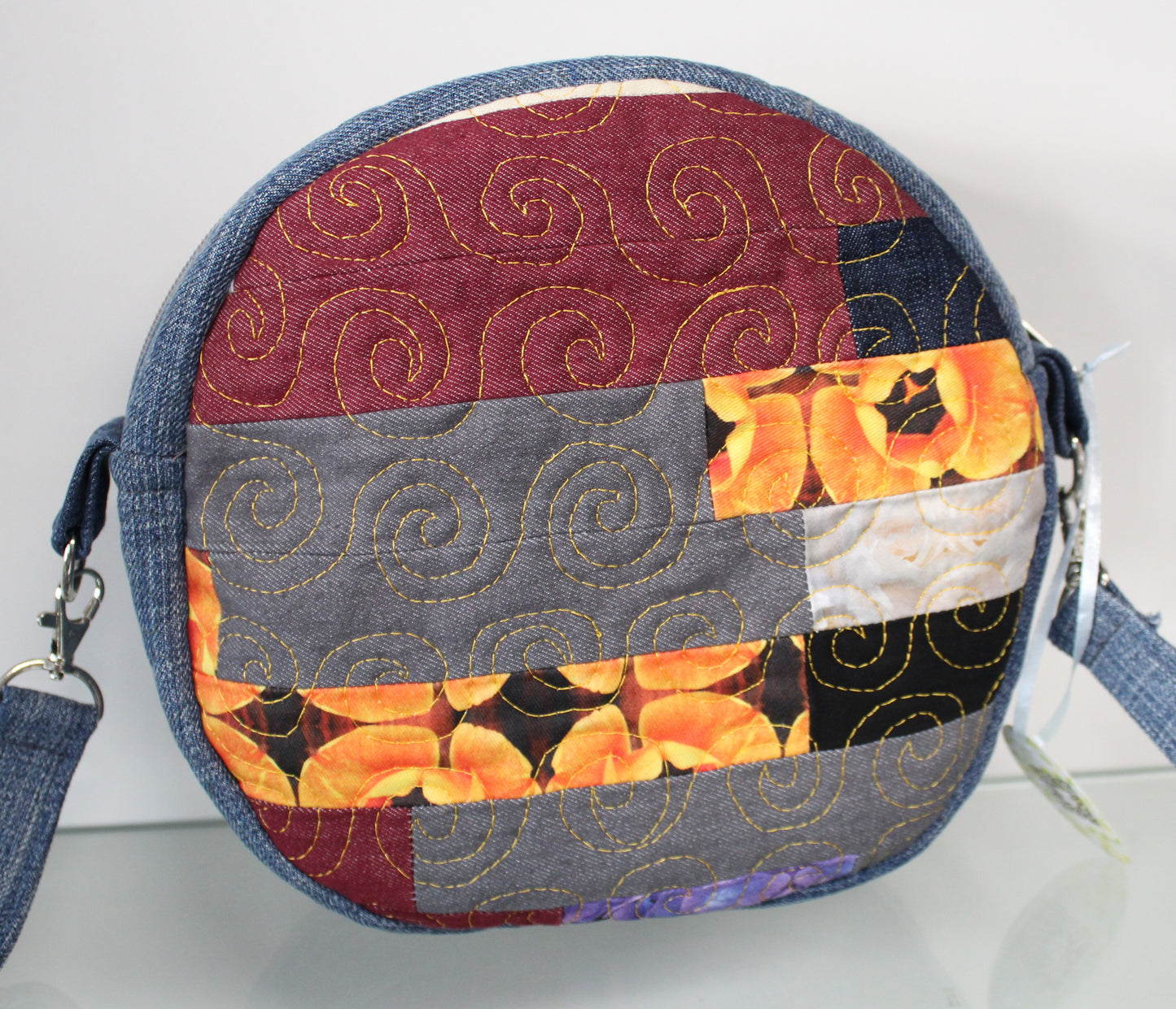 Round shoulder bag