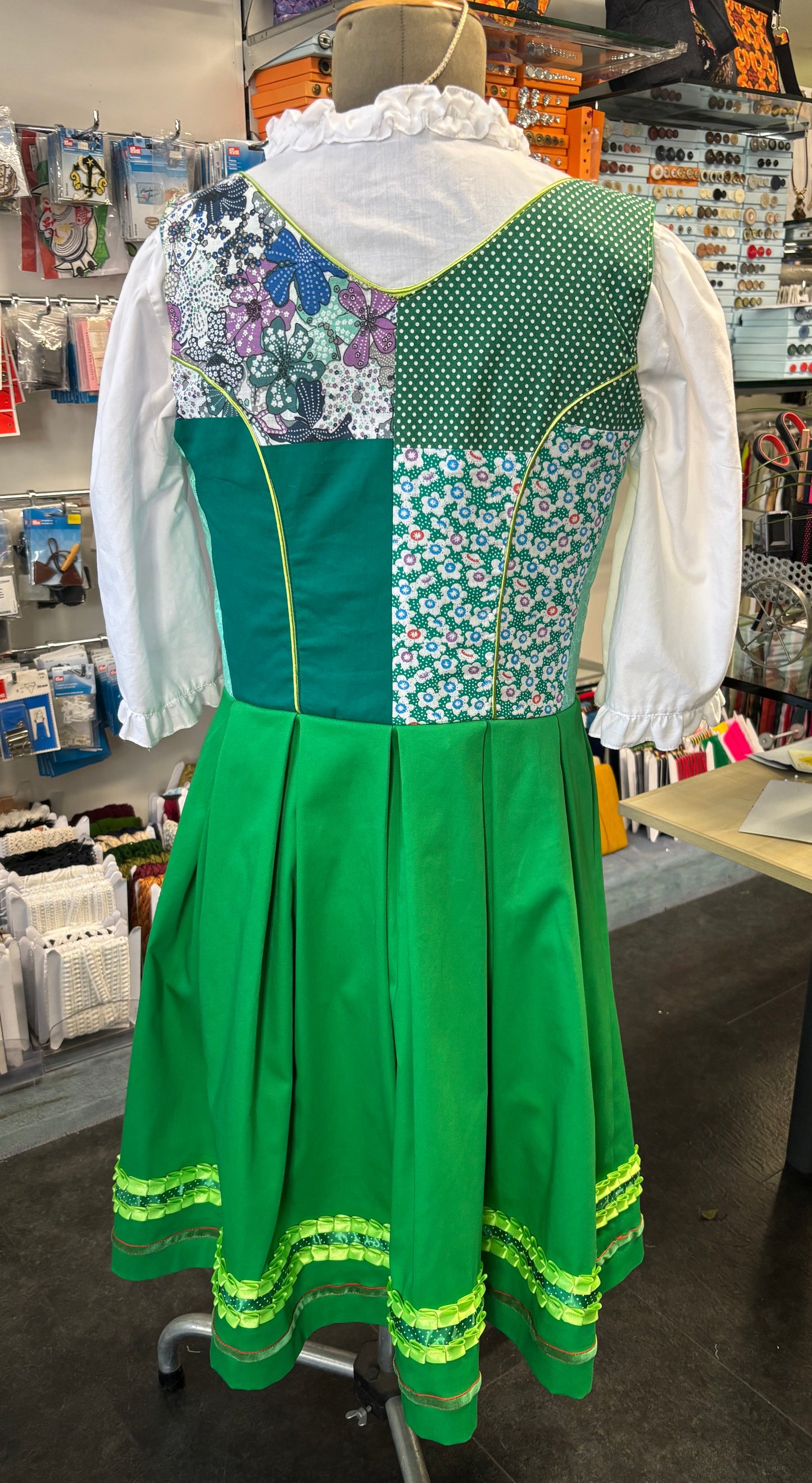 Dirndl Unikat - kaufen/ Verleih/ selber gestalten