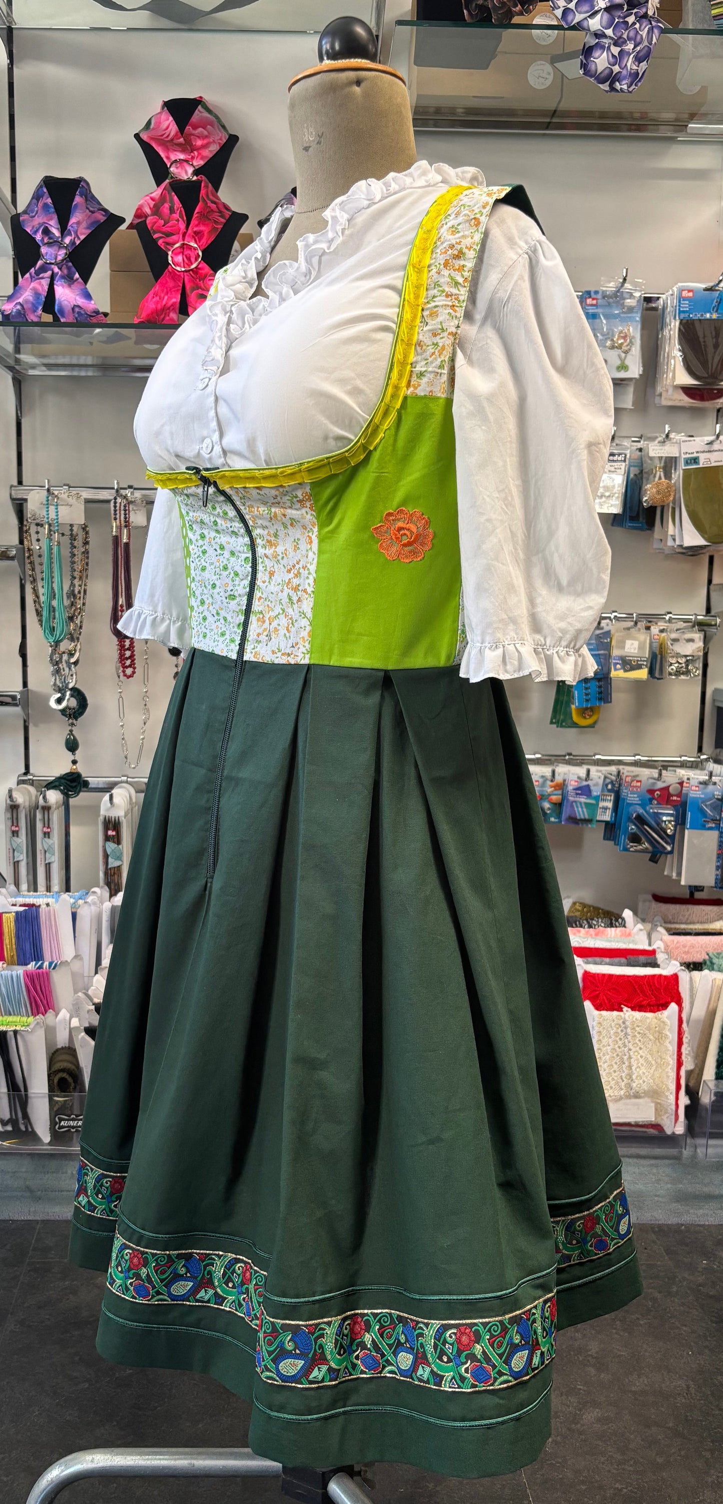 Dirndl Unikat - kaufen/ Verleih/ selber gestalten
