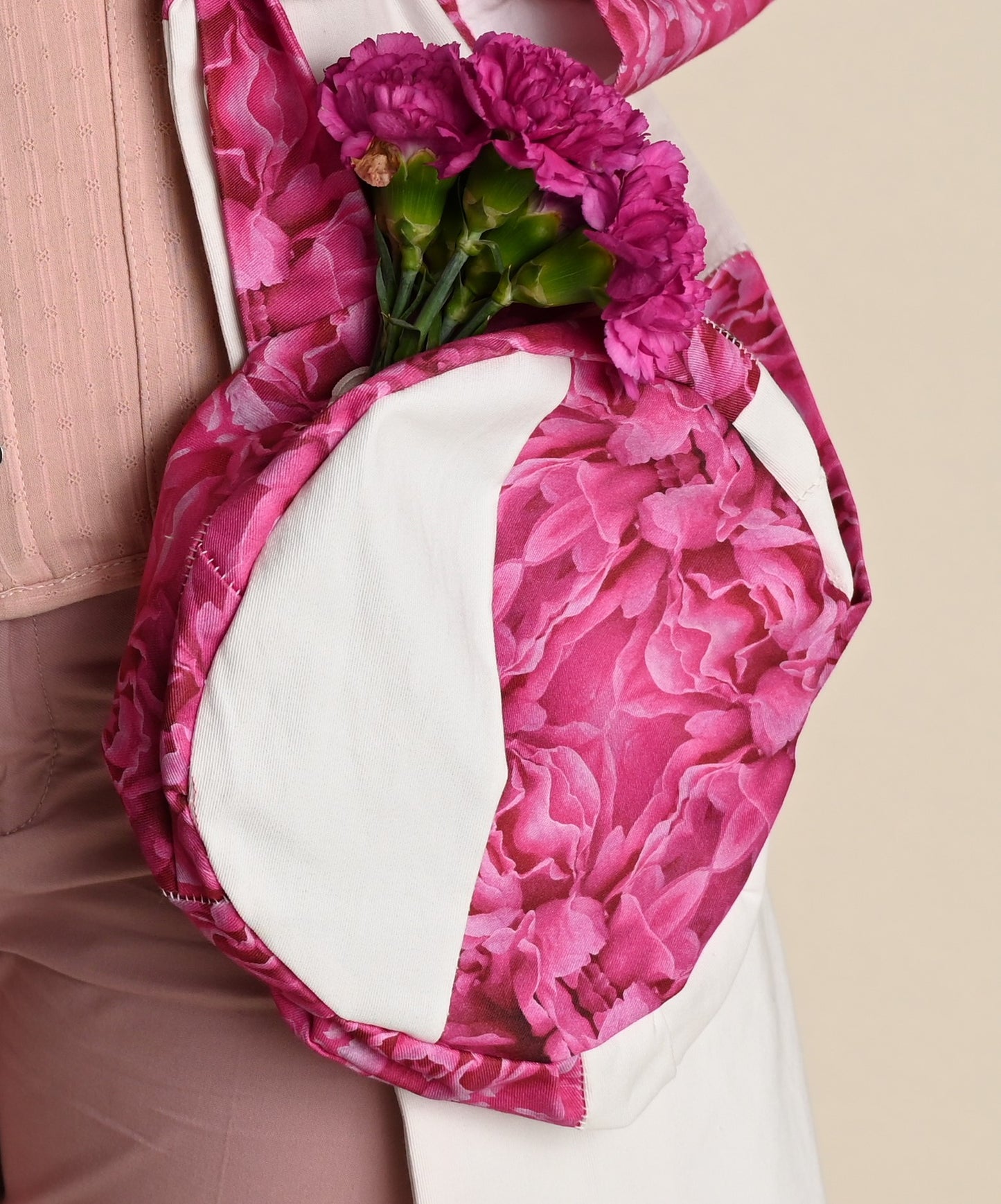 Round shoulder bag