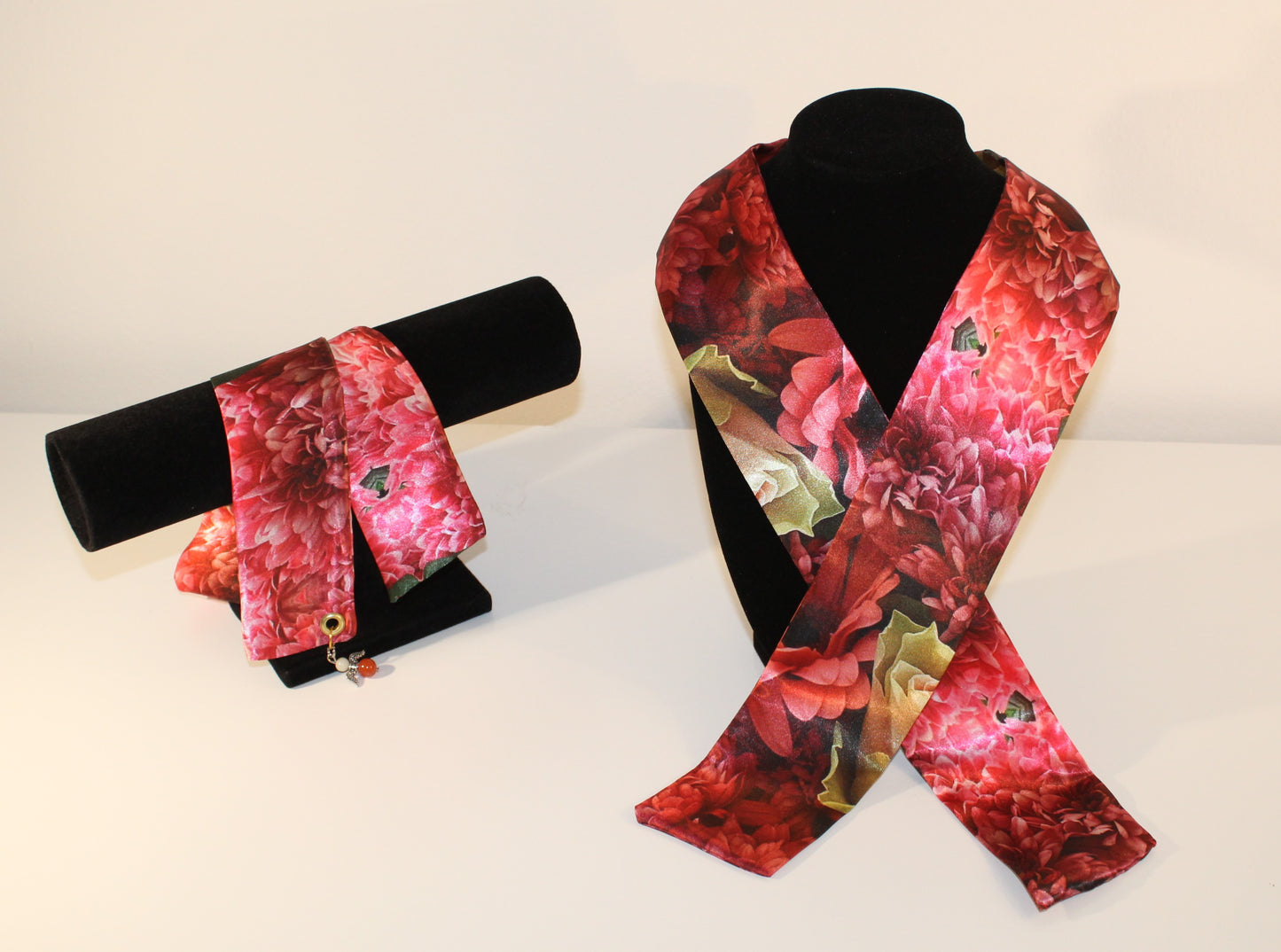 Set: Skinny satin scarf & accessory