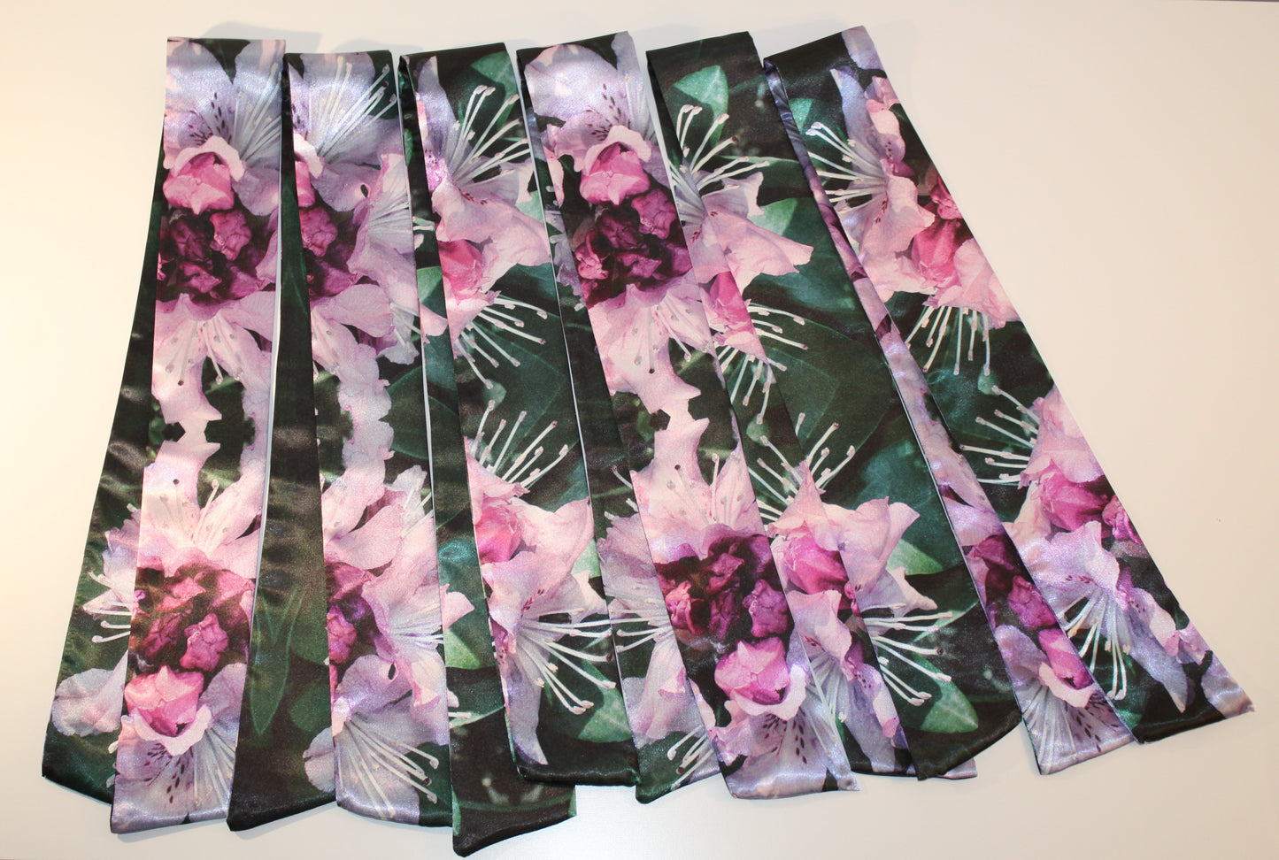 Set: Skinny satin scarf & accessory